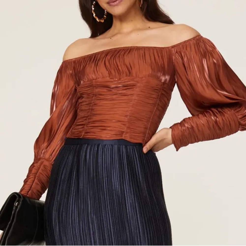 Line and Dot Elegant Off-Shoulder Ruched Top